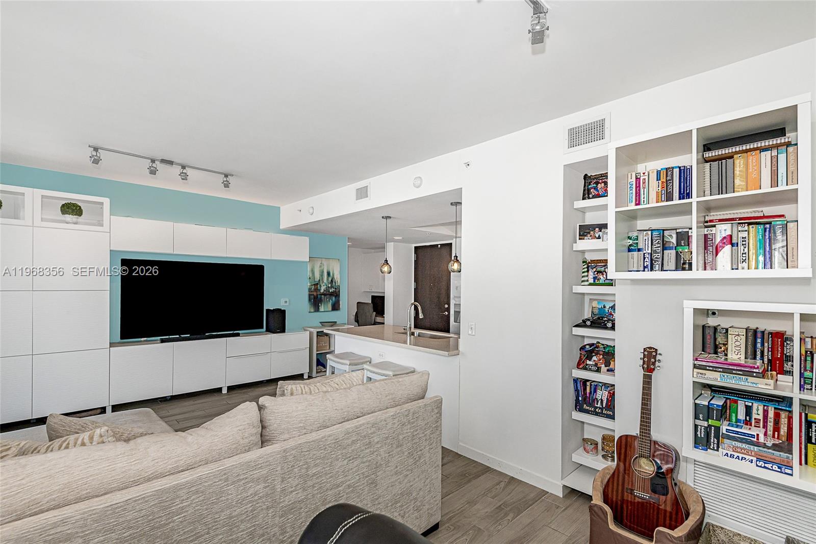 999 Sw 1st Avenue 3215 Property Photo 1