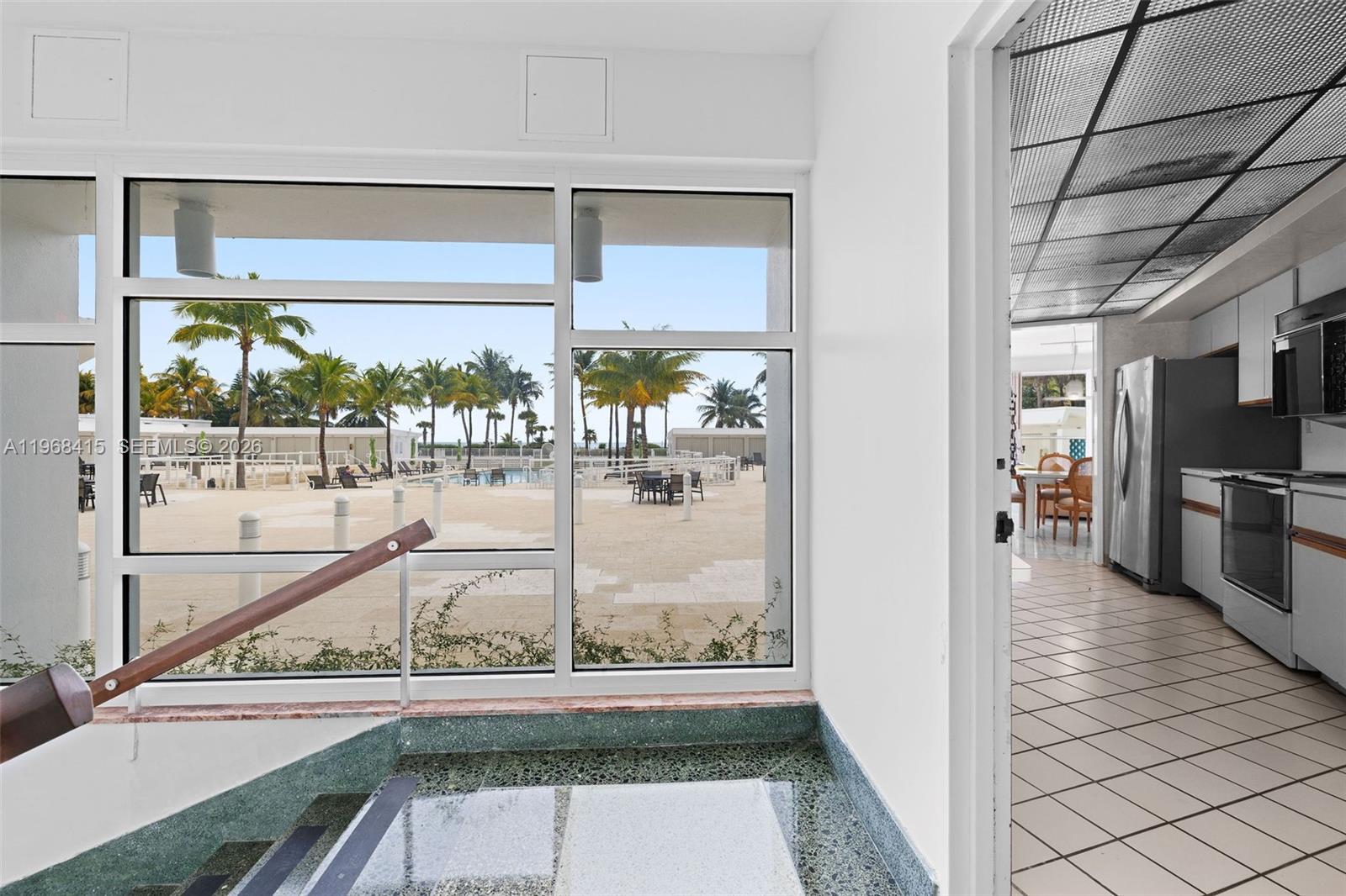 4925 Collins Avenue 1a Property Photo 10