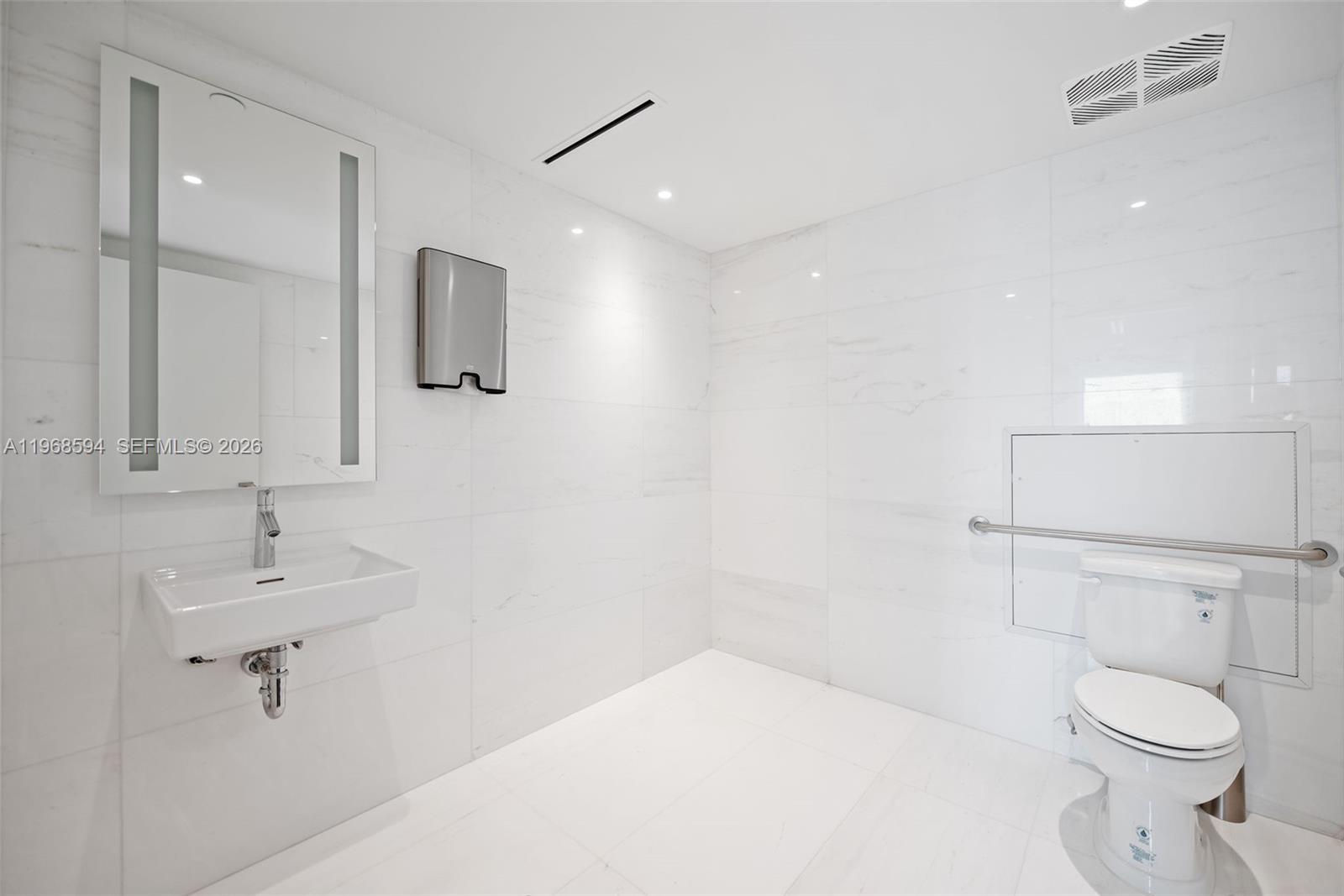 300 Biscayne Blvd Way 303 Property Photo 13
