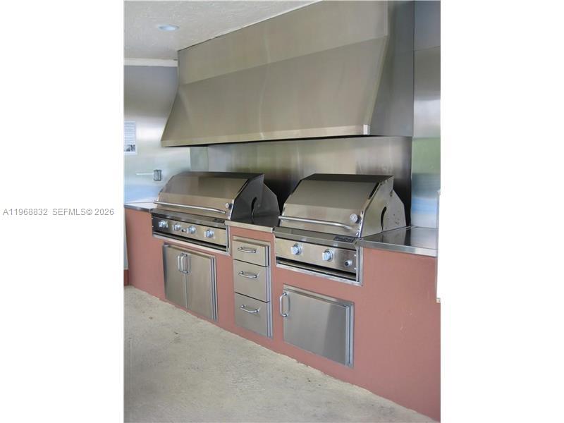 8960 S Hollybrook Boulevard 109 Property Photo 8