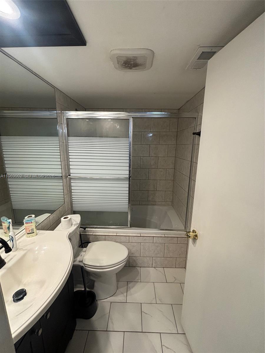 2249 Se 27th Drive 106d Property Photo 11