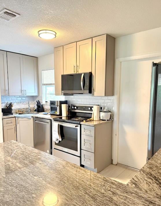 1450 Sw Cellini Avenue Property Photo 3