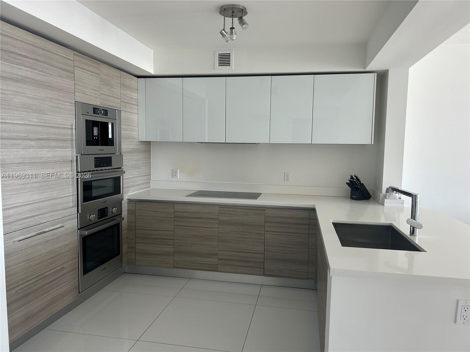 300 Sunny Isles Boulevard 4-2305 Property Photo 5