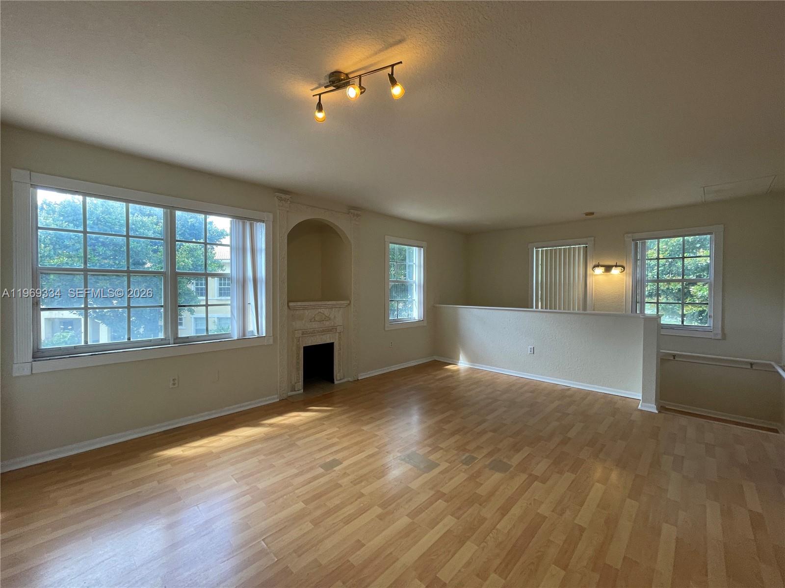 2305 Belmont Lane 2305 Property Photo 5