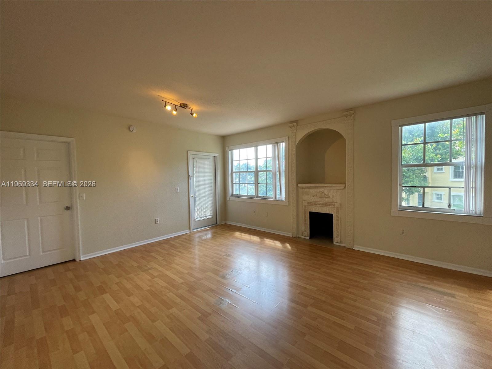 2305 Belmont Lane 2305 Property Photo 6