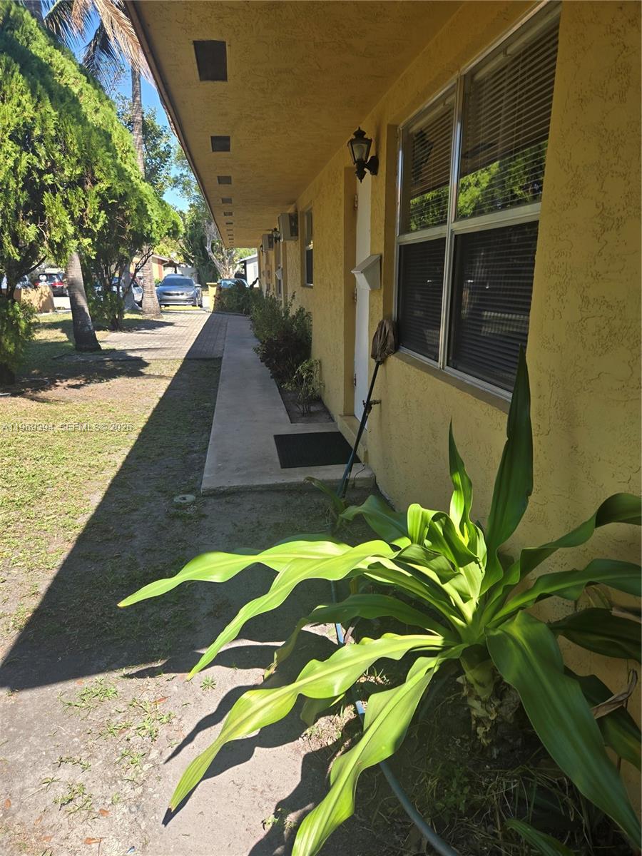 208 Sw 1st Court Property Photo 4