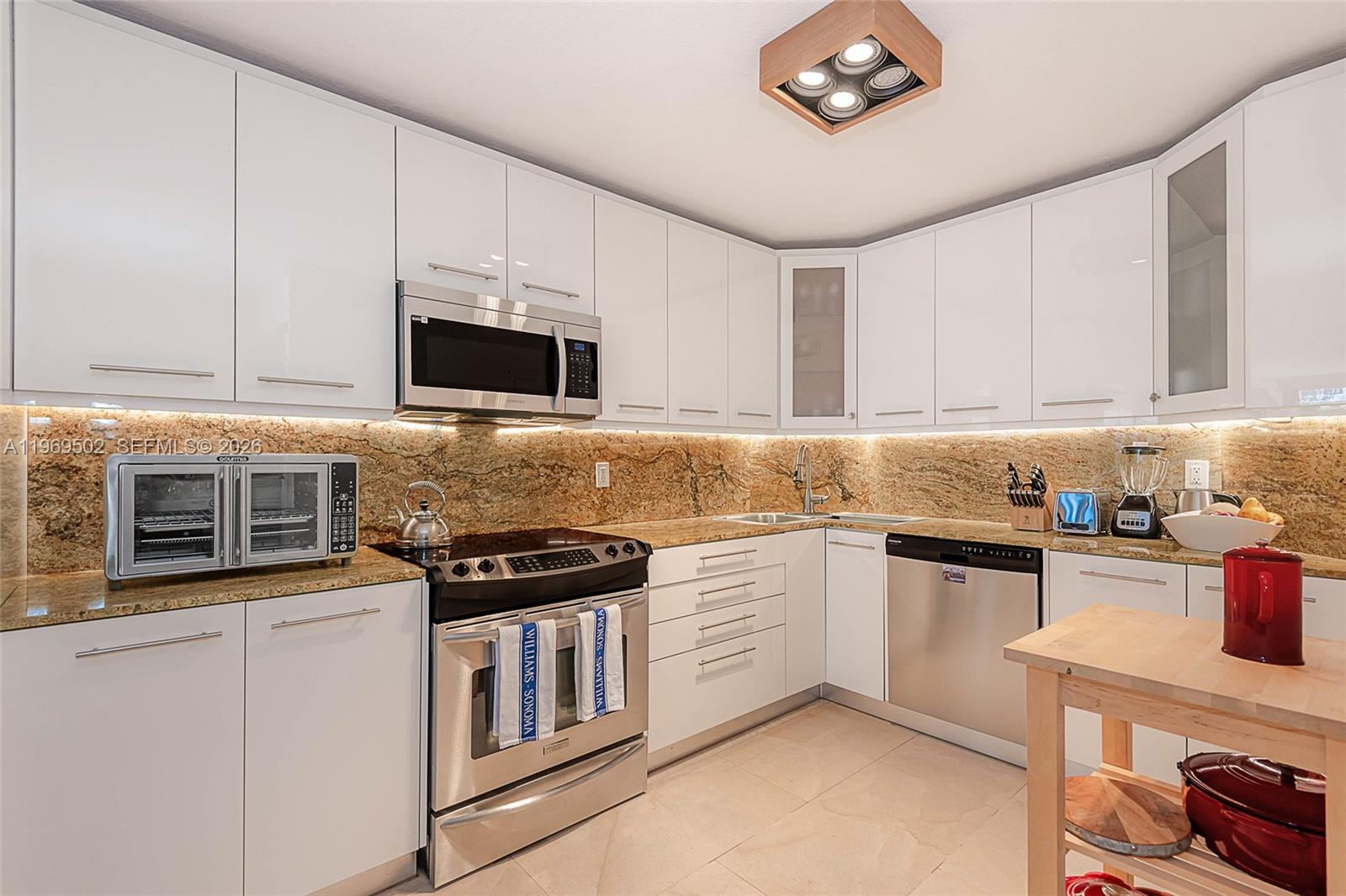 6423 Collins Avenue 309 Property Photo 16