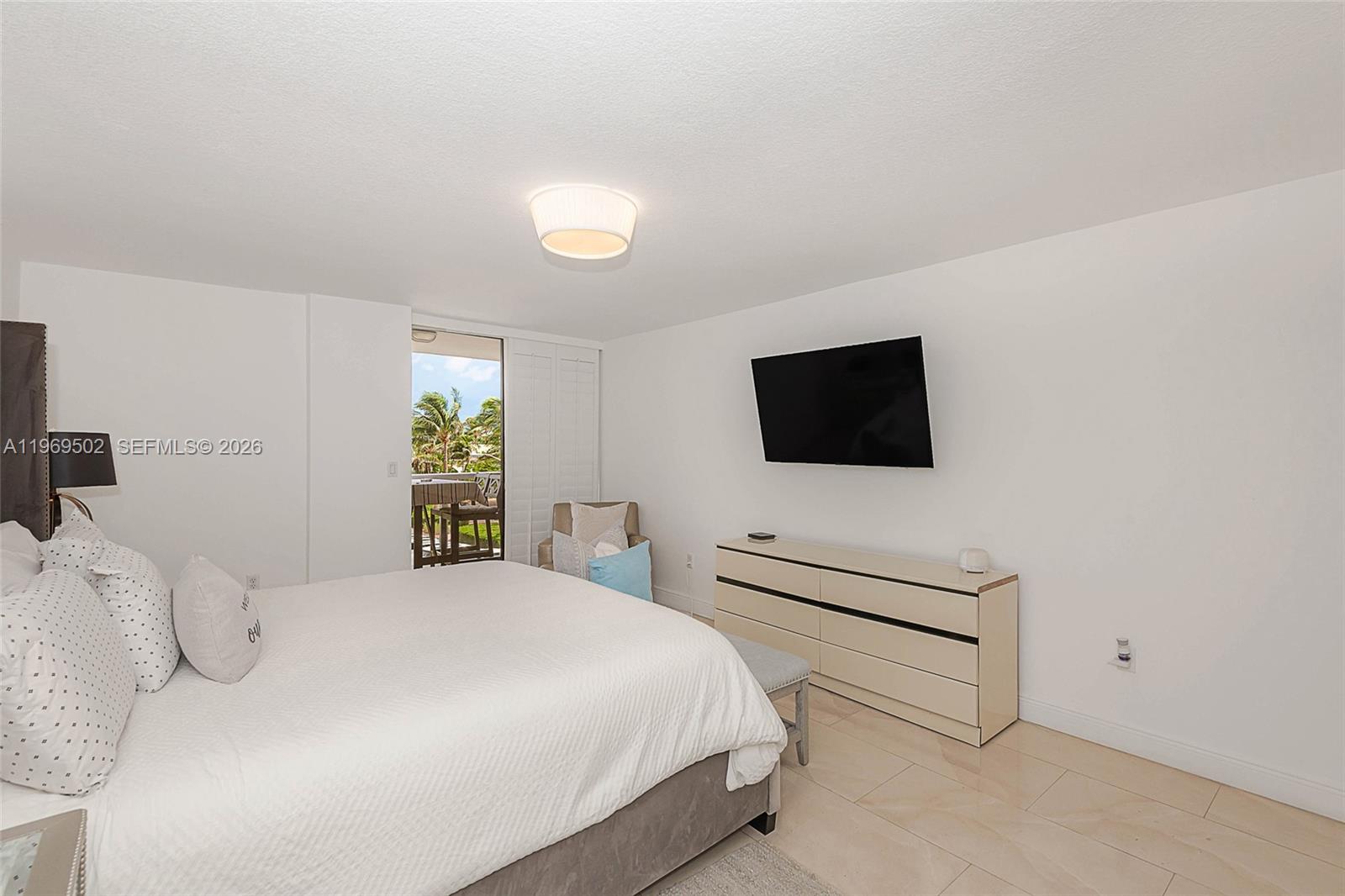 6423 Collins Avenue 309 Property Photo 20