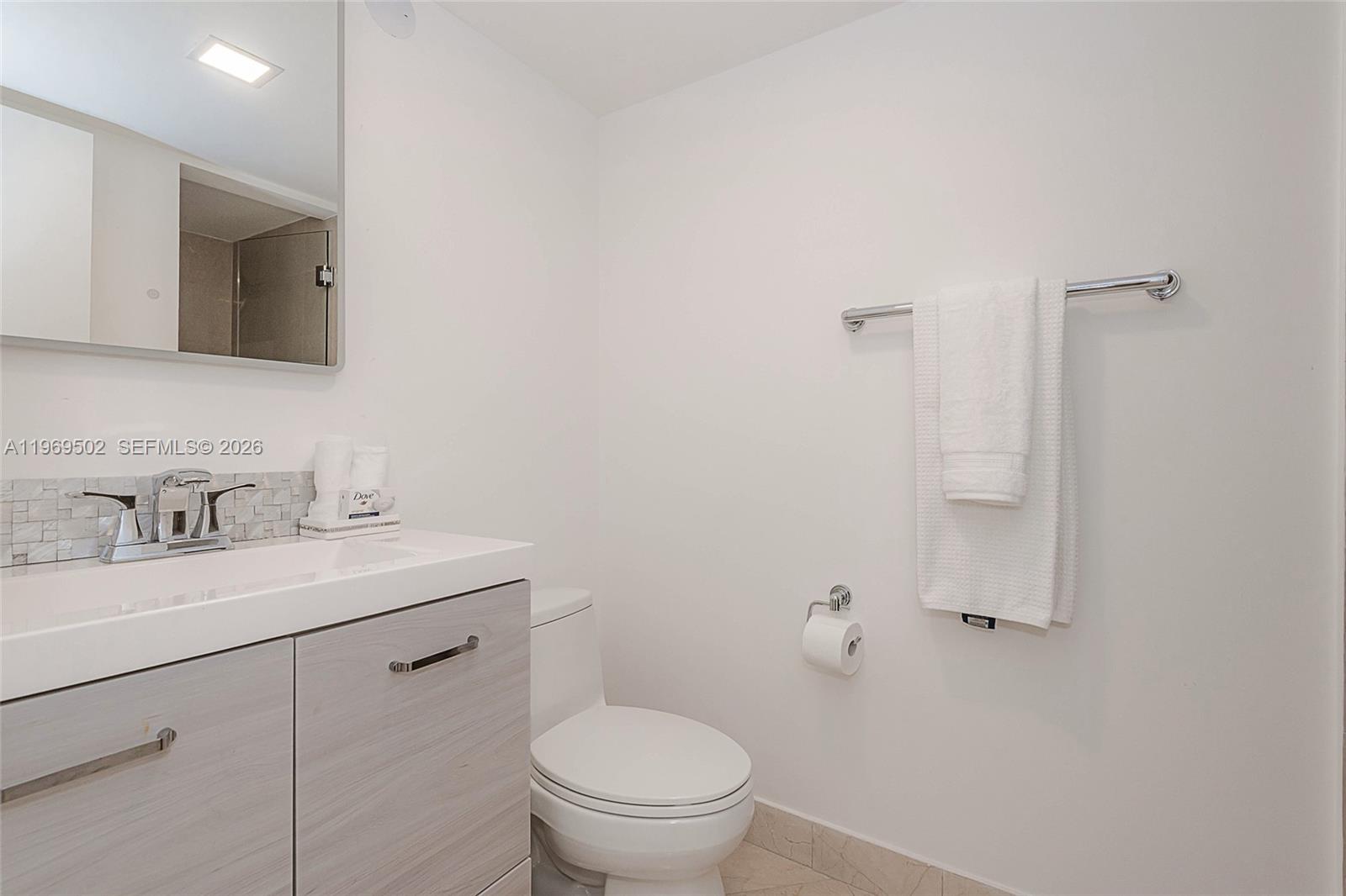 6423 Collins Avenue 309 Property Photo 28