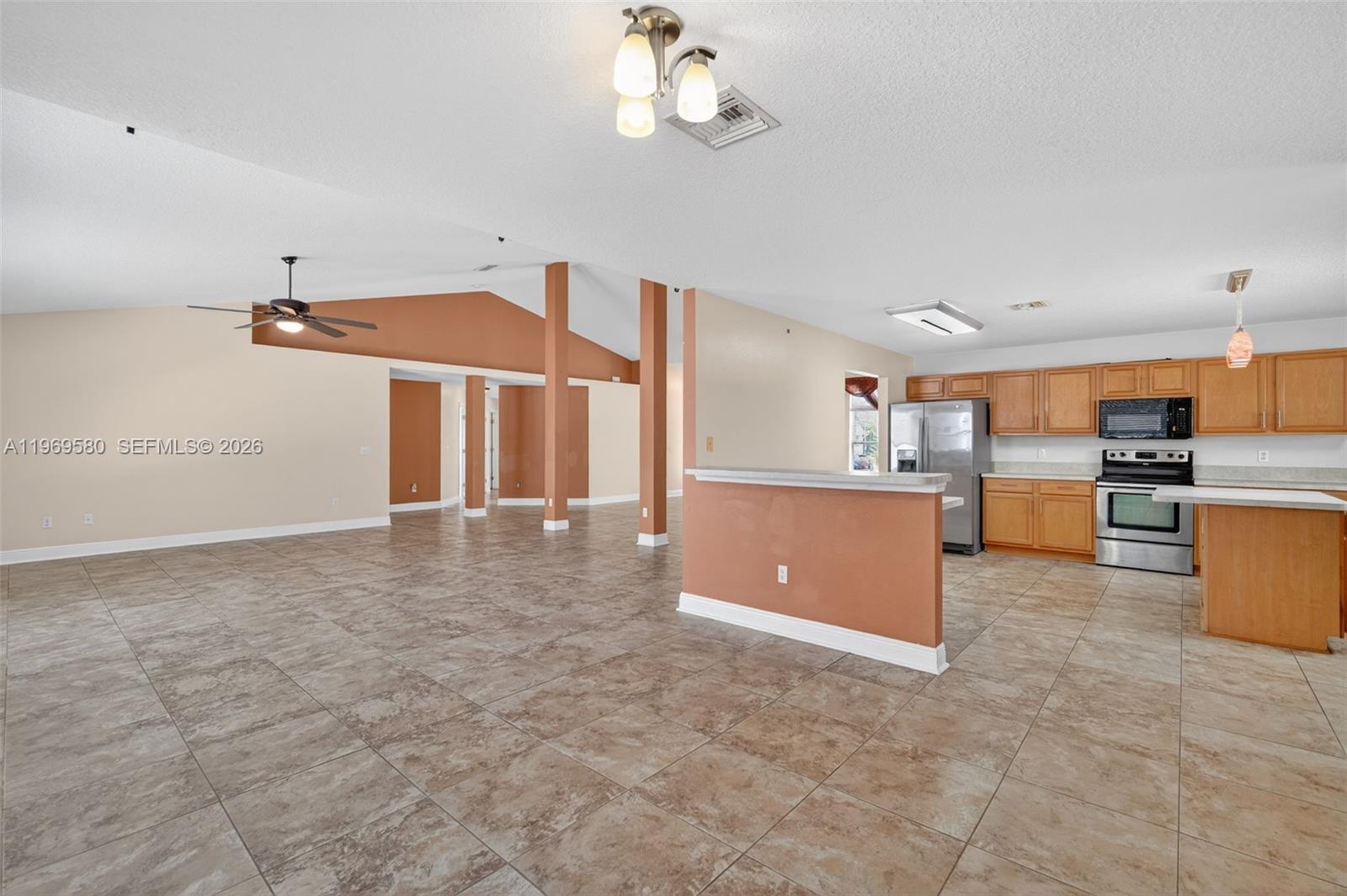 6762 Nw Daffodil Lane Property Photo 1