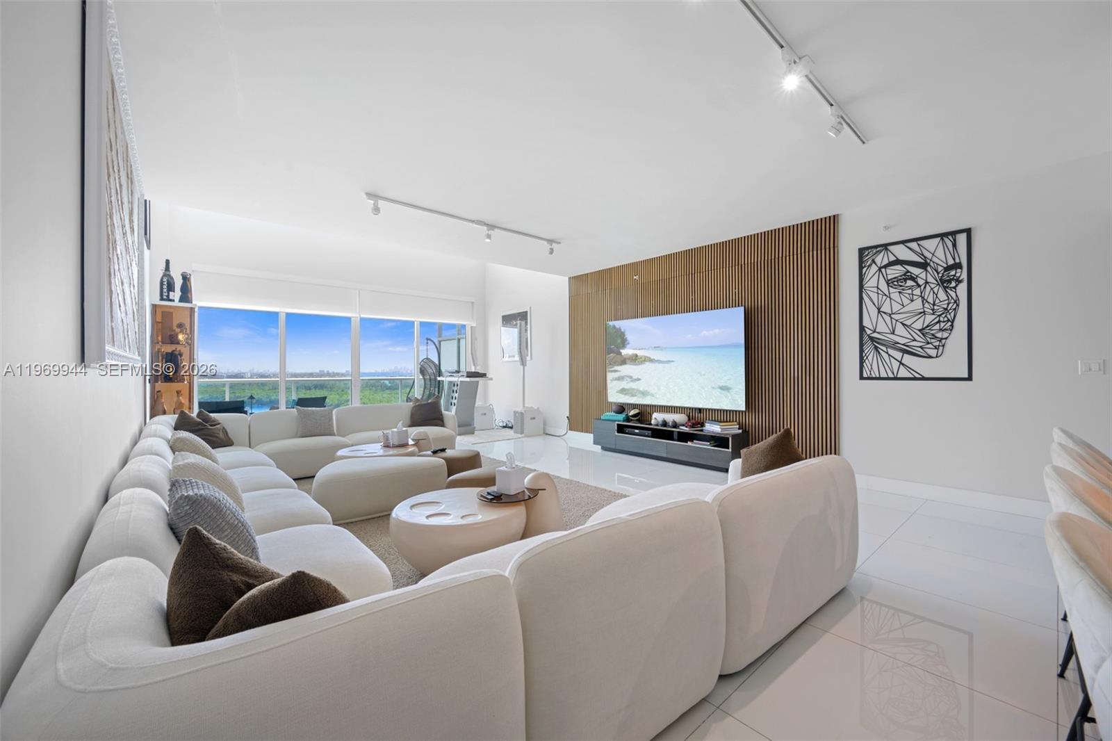 400 Sunny Isles Boulevard 2004 Property Photo 2