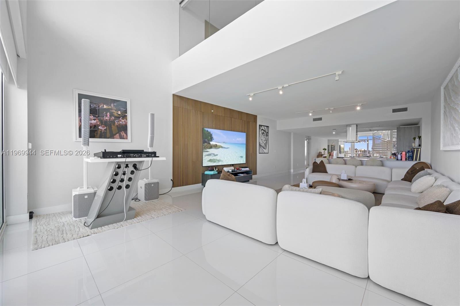 400 Sunny Isles Boulevard 2004 Property Photo 3