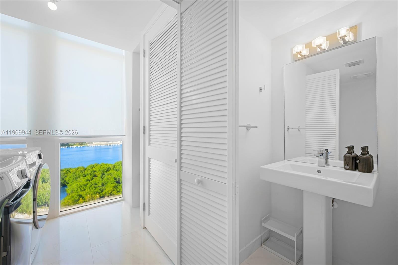 400 Sunny Isles Boulevard 2004 Property Photo 9