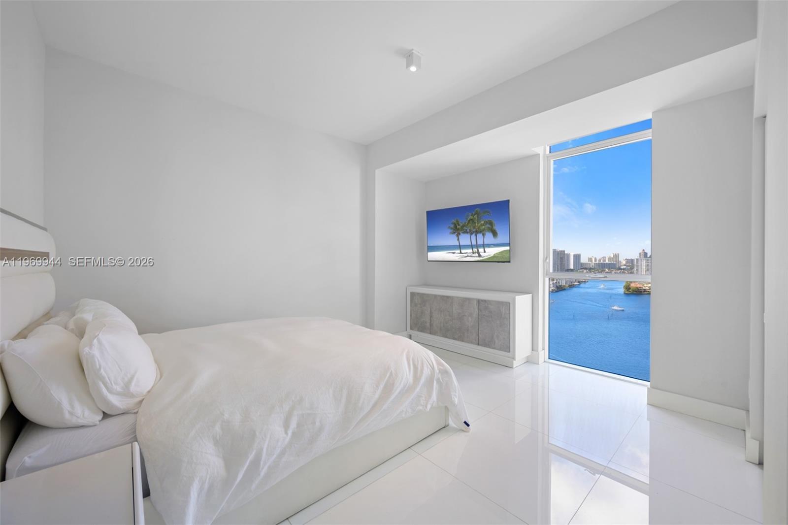 400 Sunny Isles Boulevard 2004 Property Photo 10
