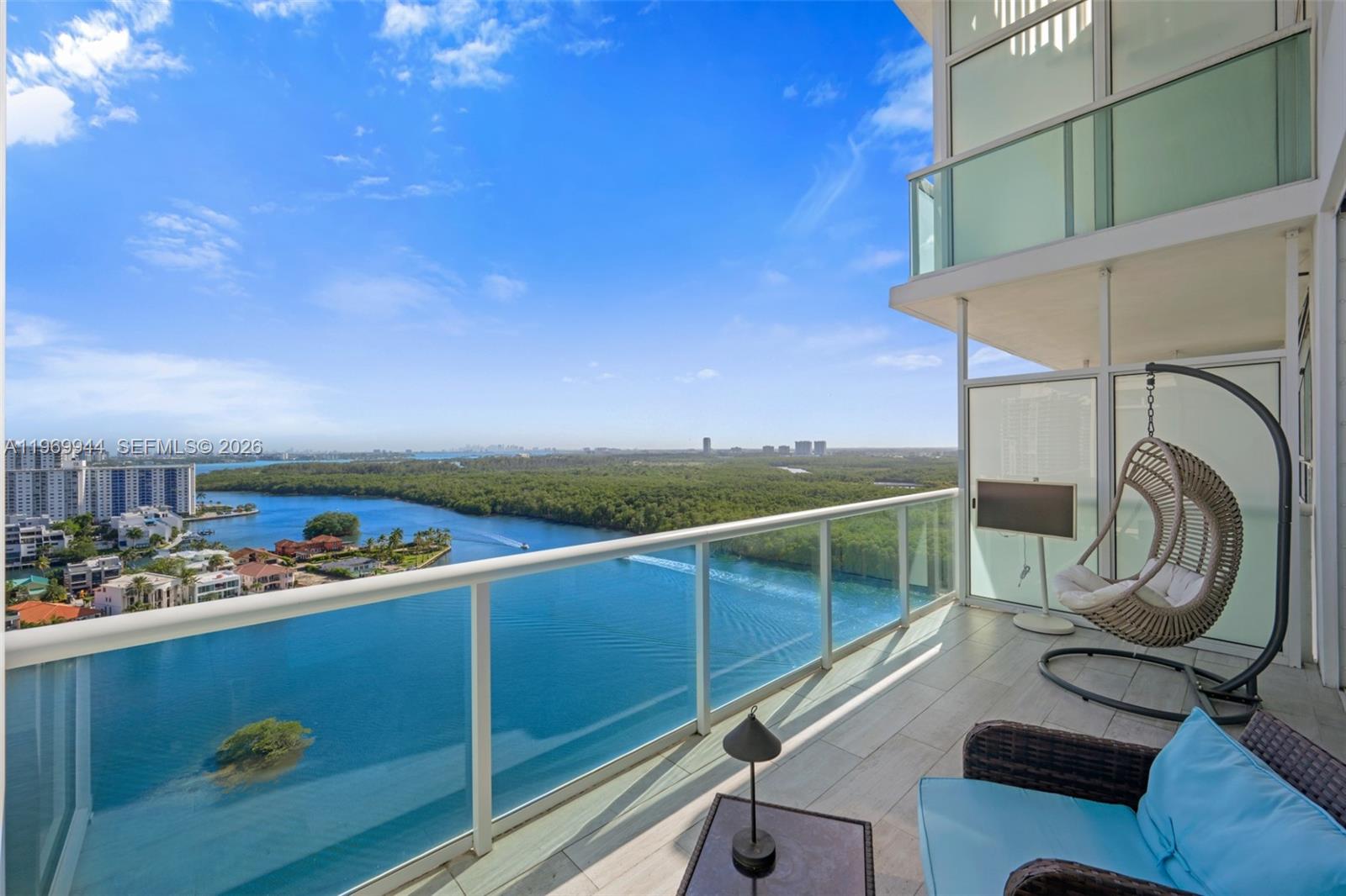 400 Sunny Isles Boulevard 2004 Property Photo 14
