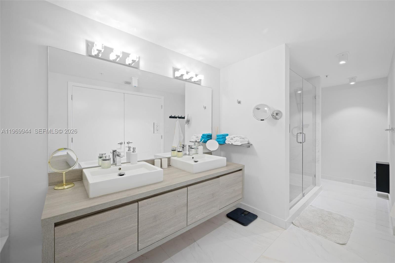 400 Sunny Isles Boulevard 2004 Property Photo 17