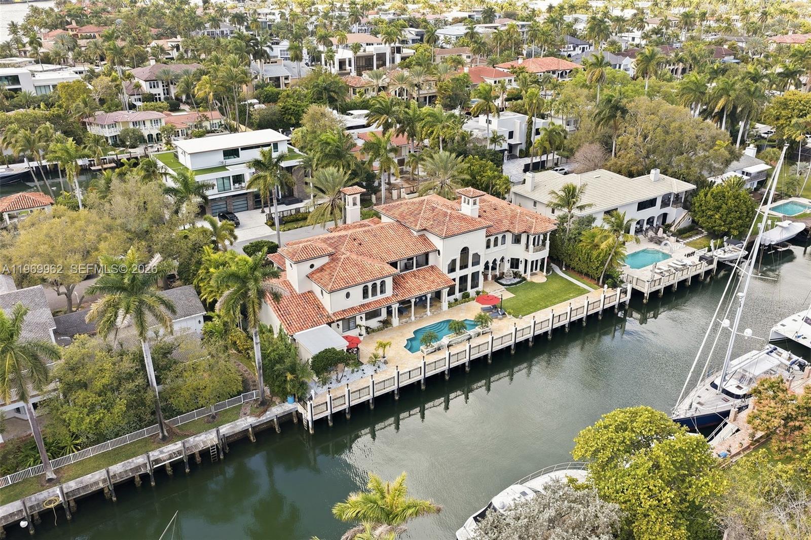 628 Coral Way Property Photo 3