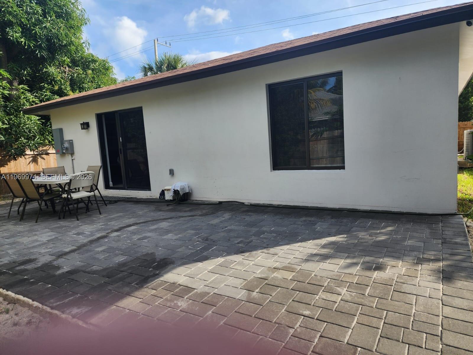 413 Sw 10th Street Property Photo 3