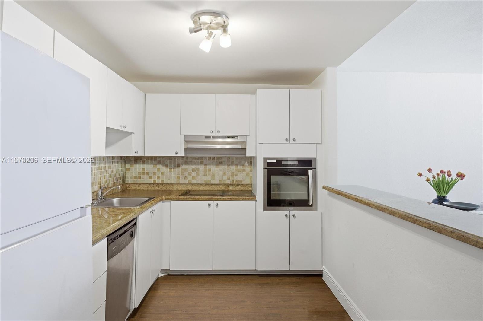 19390 Collins Avenue 120 Property Photo 7