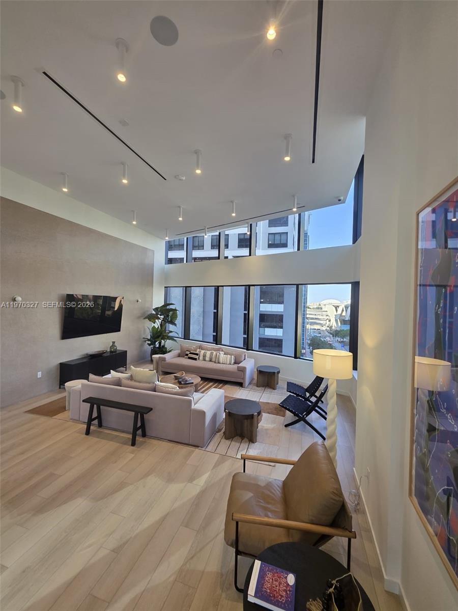 225 N Miami Avenue 804 Property Photo 27