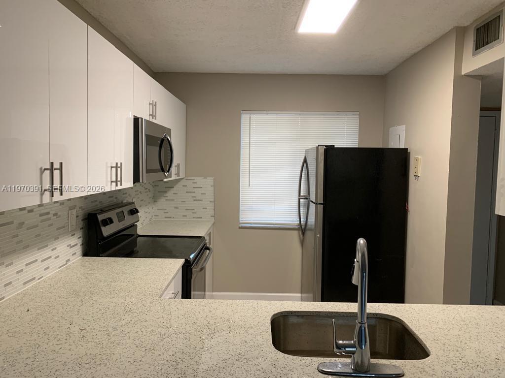 8700 N Sherman Circle 305 Property Photo 6