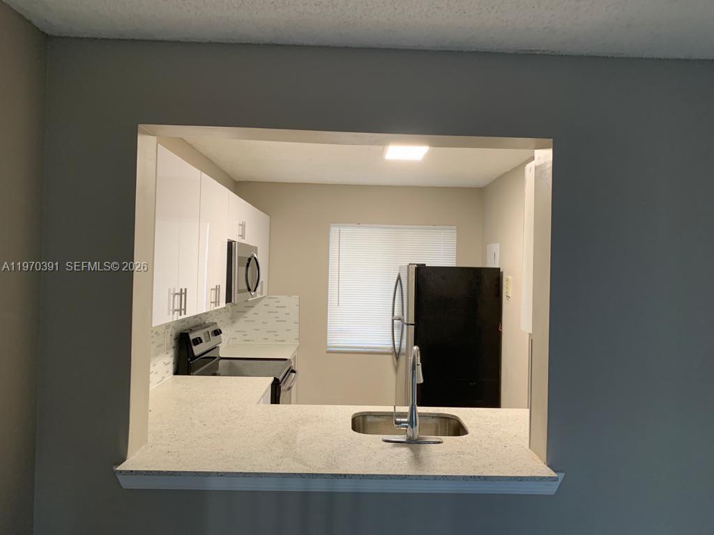 8700 N Sherman Circle 305 Property Photo 7