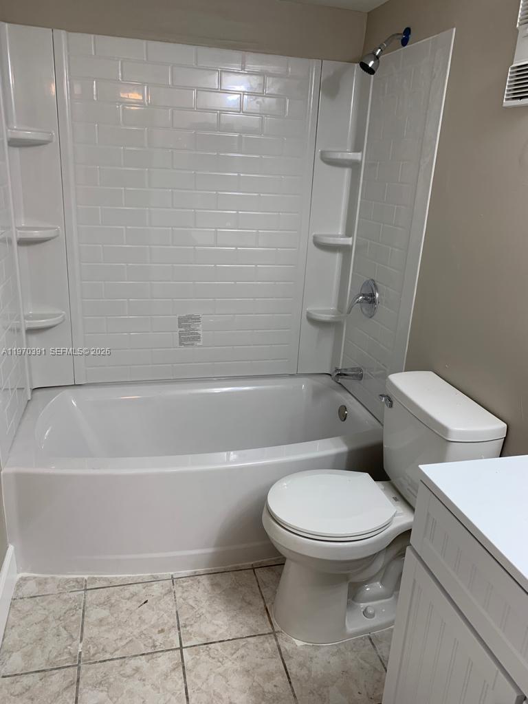 8700 N Sherman Circle 305 Property Photo 14