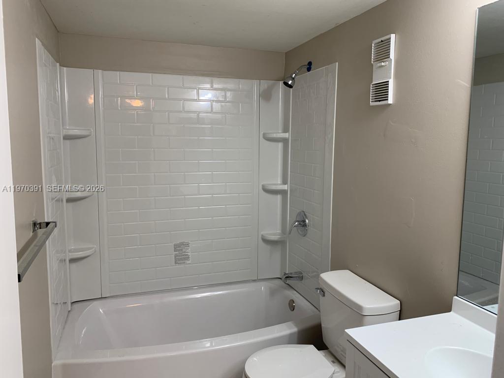8700 N Sherman Circle 305 Property Photo 15