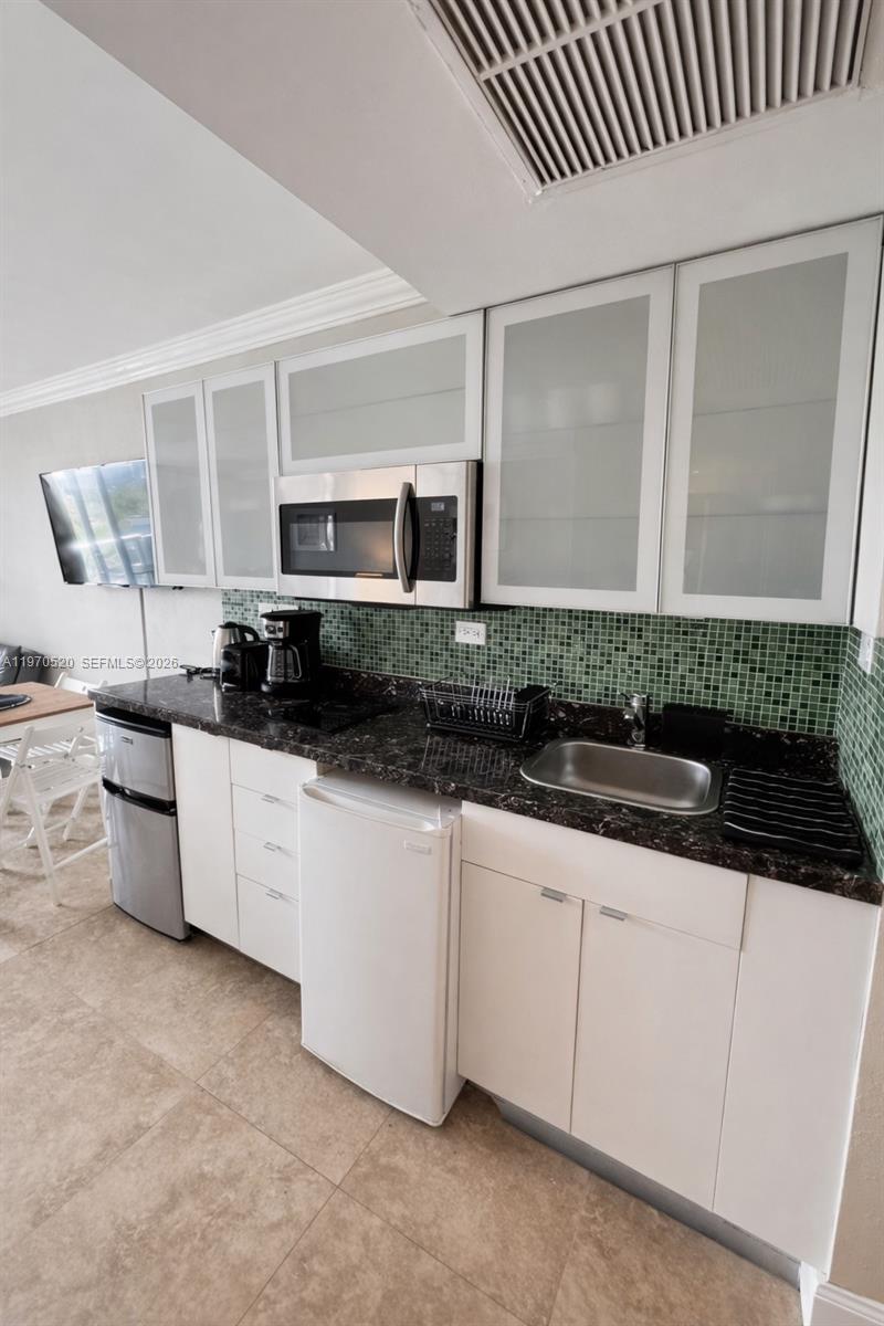 19201 Collins Avenue 436 Property Photo 9