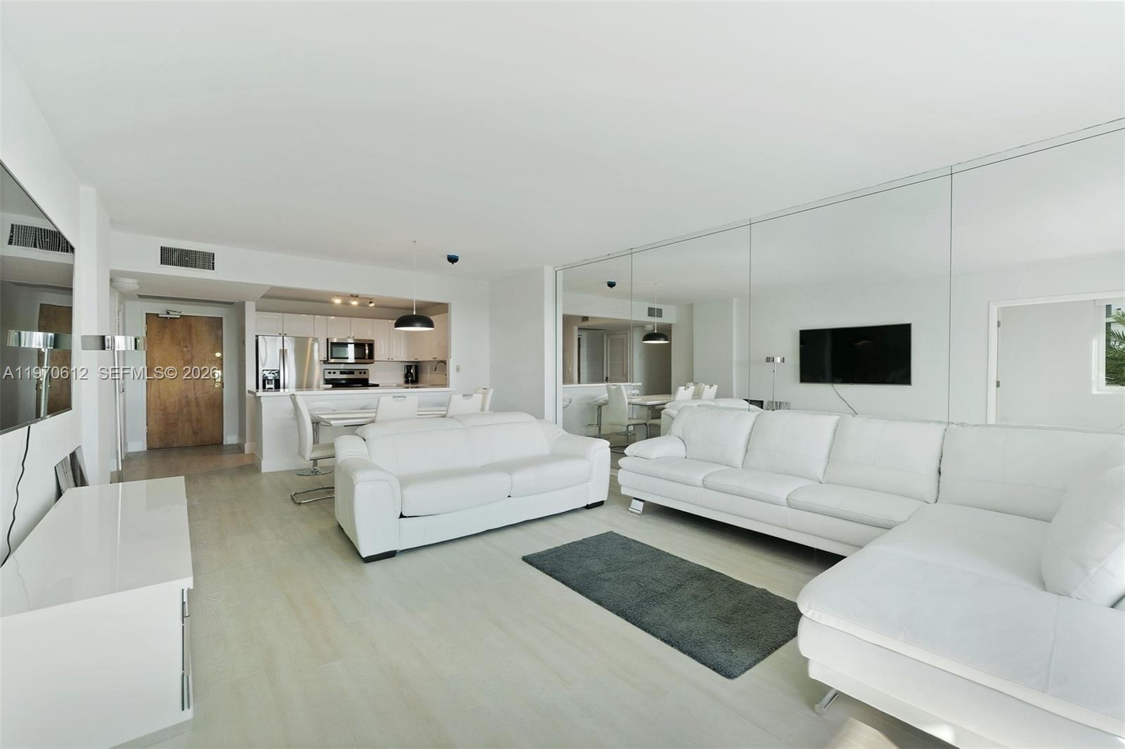 2301 Collins Avenue 338 Property Photo 4