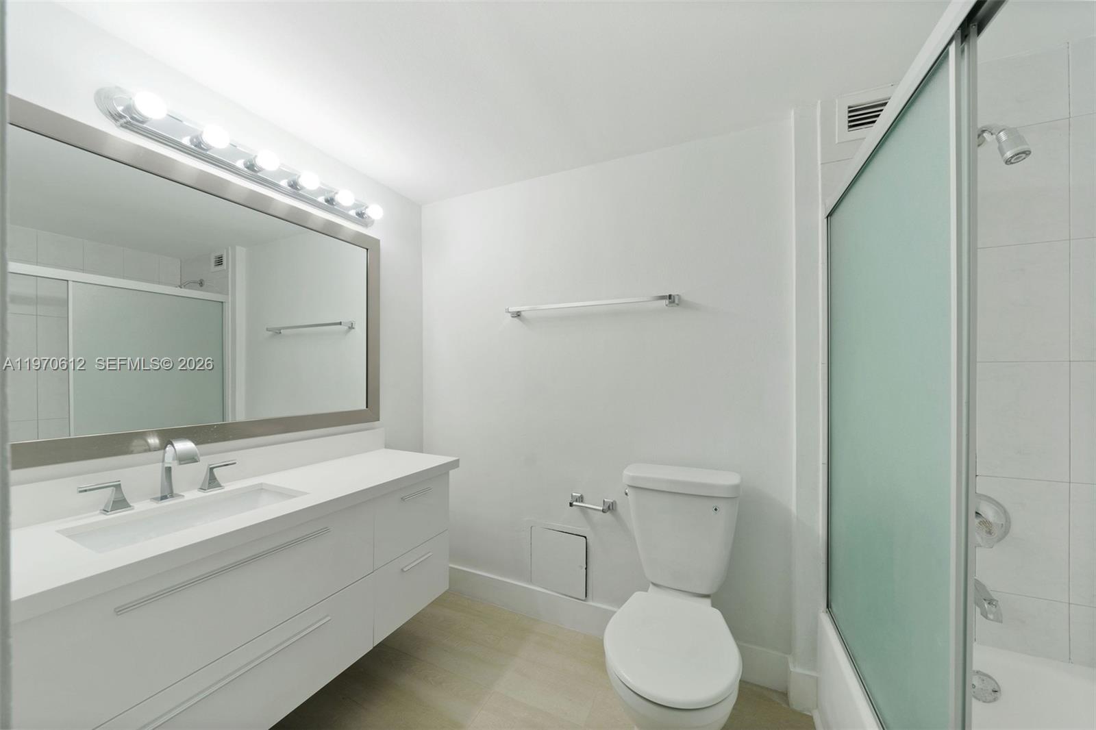 2301 Collins Avenue 338 Property Photo 9