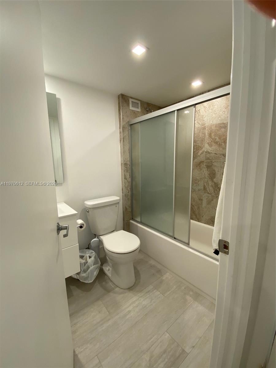 2301 Collins Avenue 338 Property Photo 14