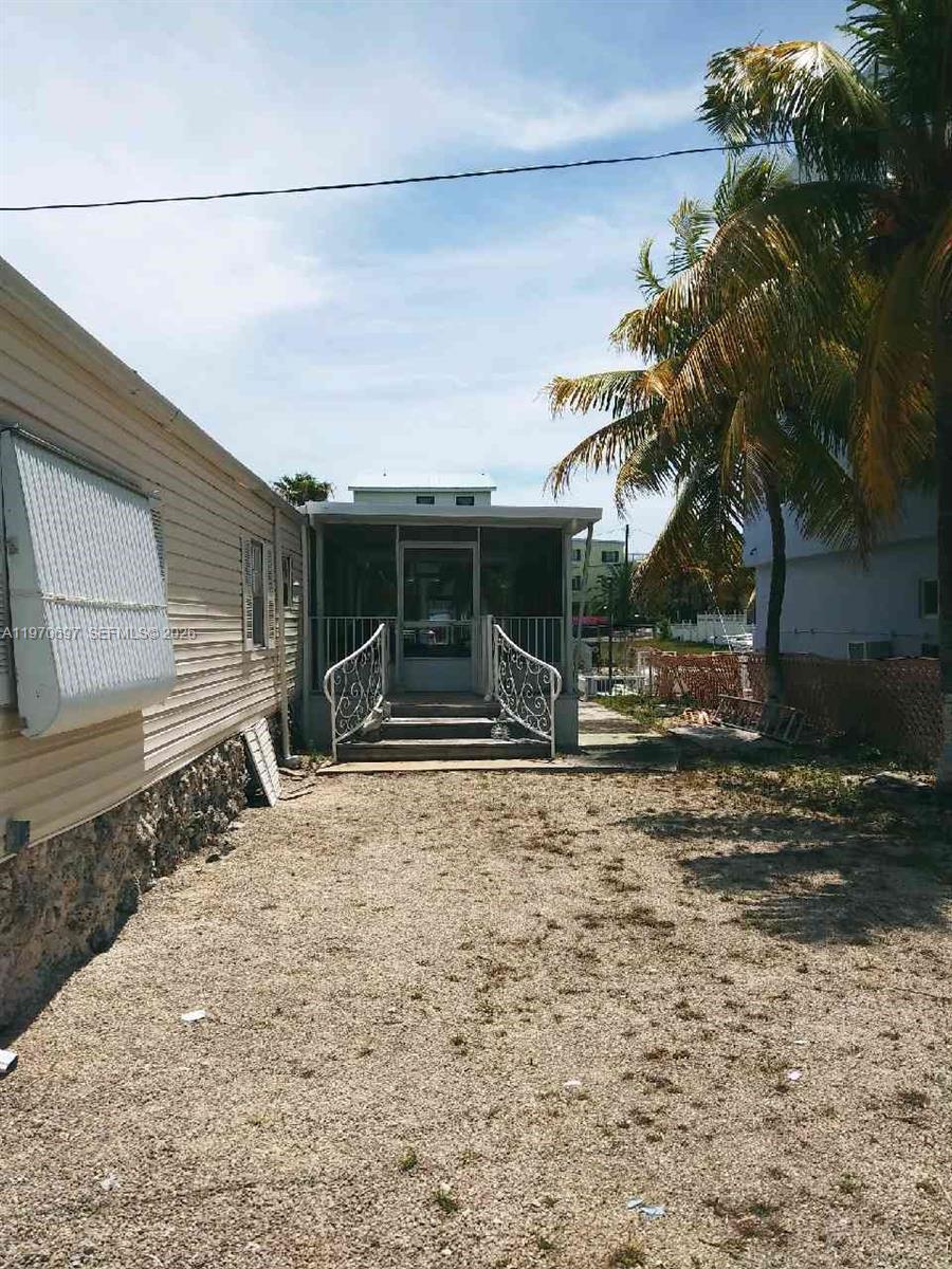 261 Burgundy Drive Property Photo 14