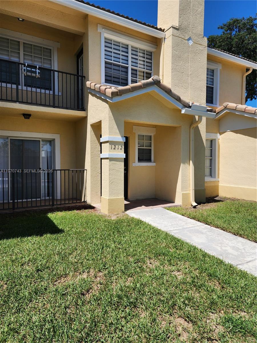 1212 Belmont Lane 1212