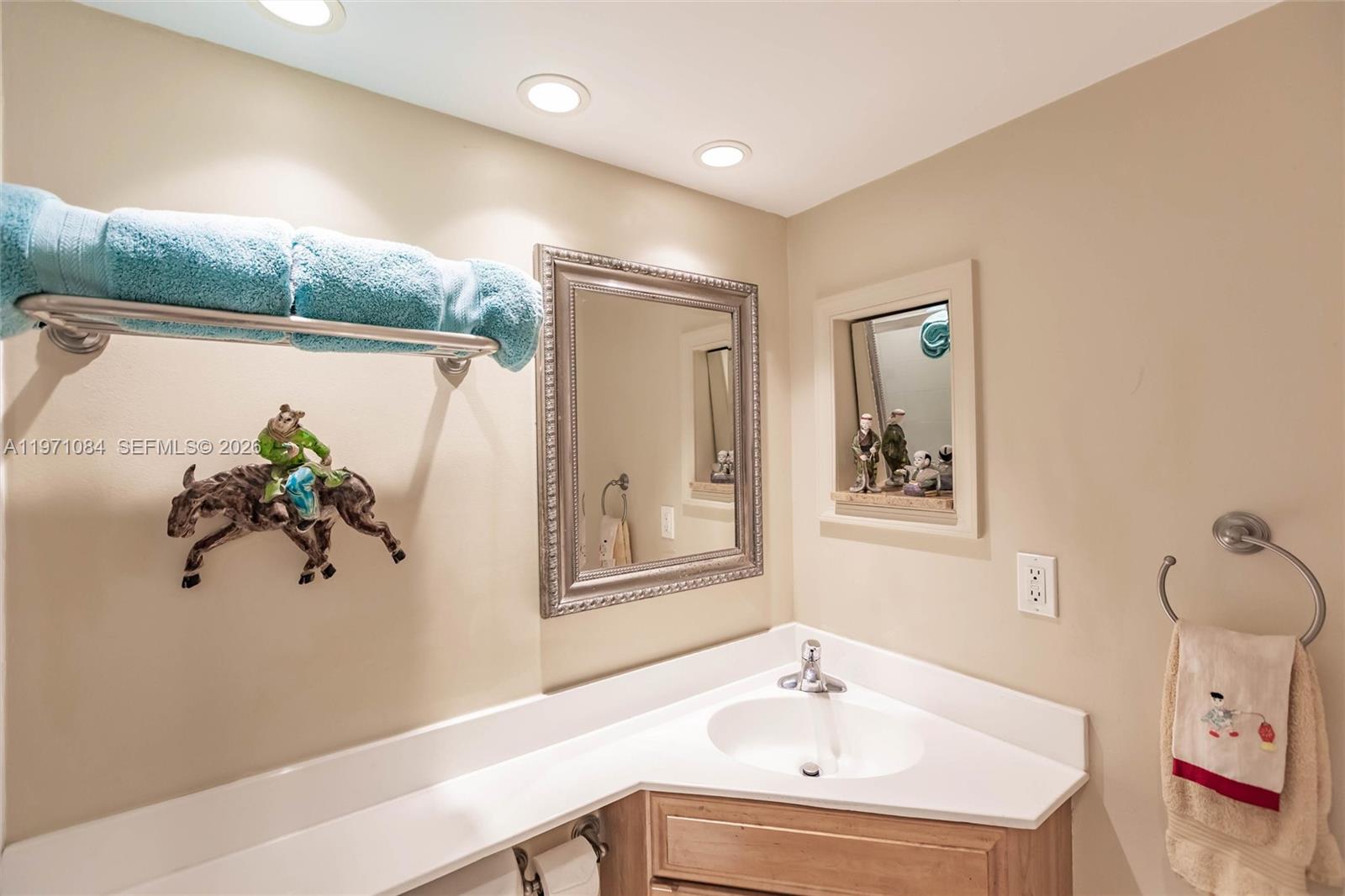 1698 S Ocean Lane 171 Property Photo 20
