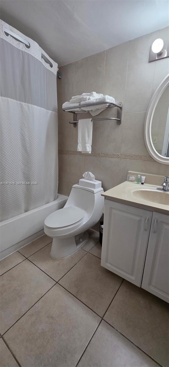 19201 Collins Avenue 1011 Property Photo 9