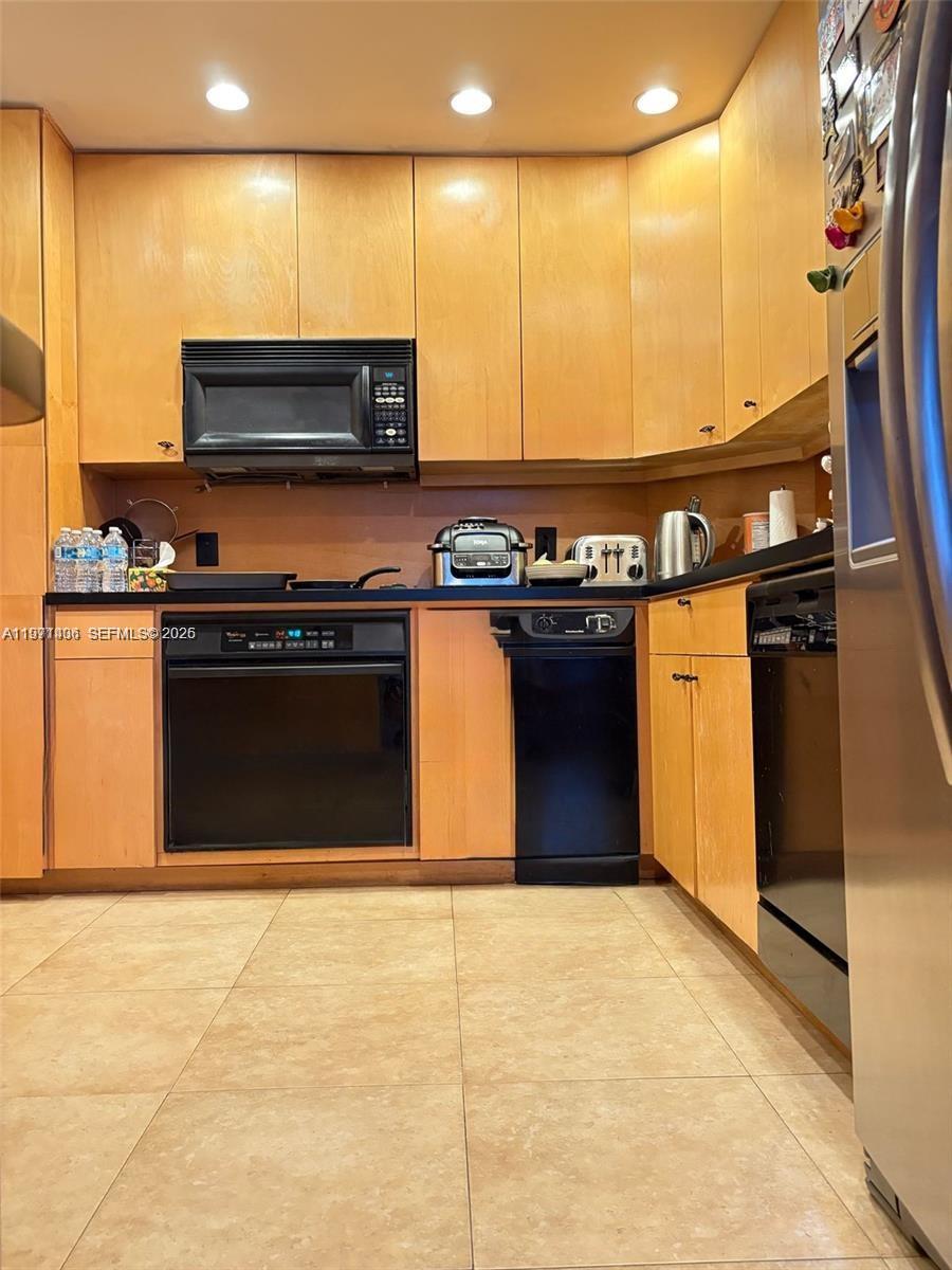 1965 S Ocean Drive 2f Property Photo 4