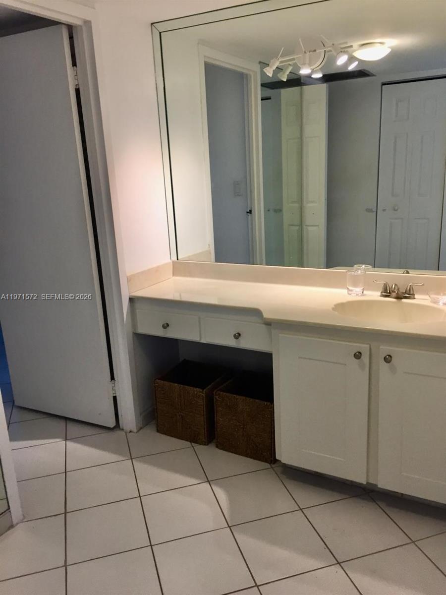 100 Bayview Drive 516 Property Photo 12