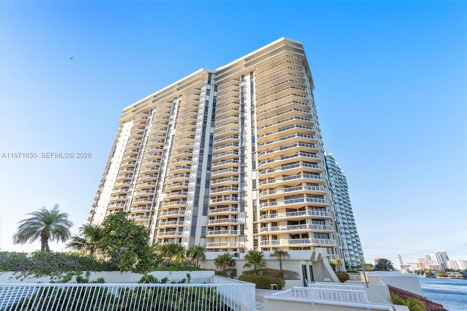 20191 E Country Club Drive 510 Property Photo 2