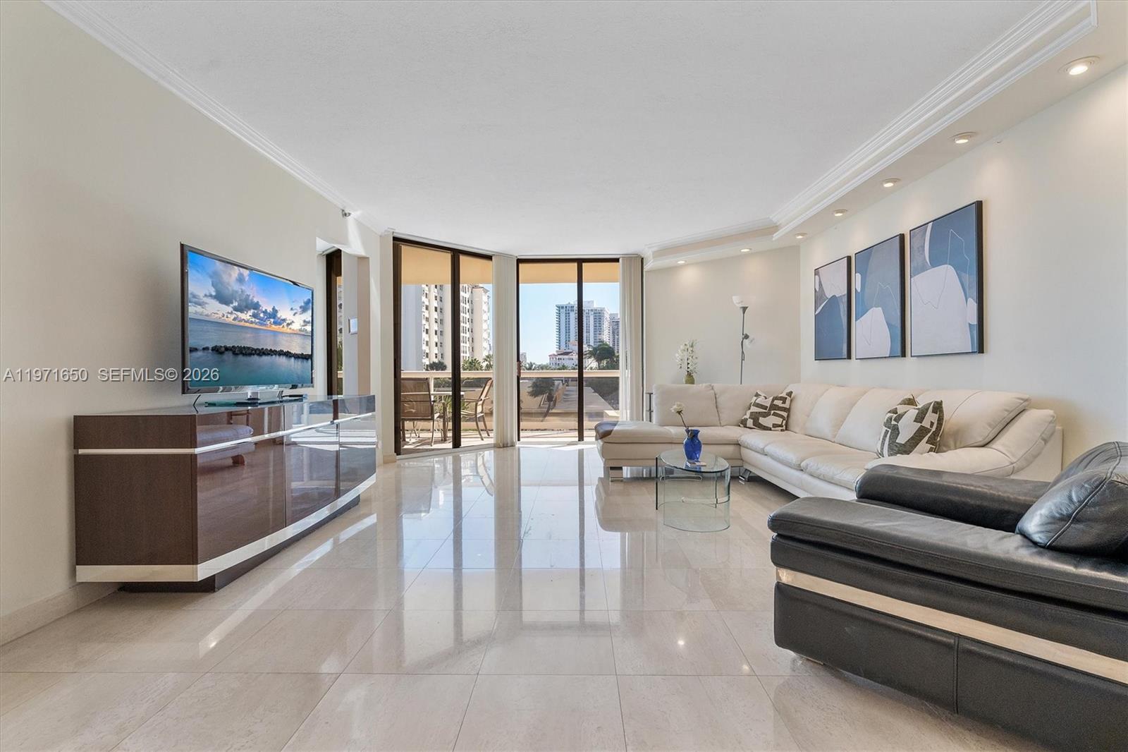 20191 E Country Club Drive 510 Property Photo 3