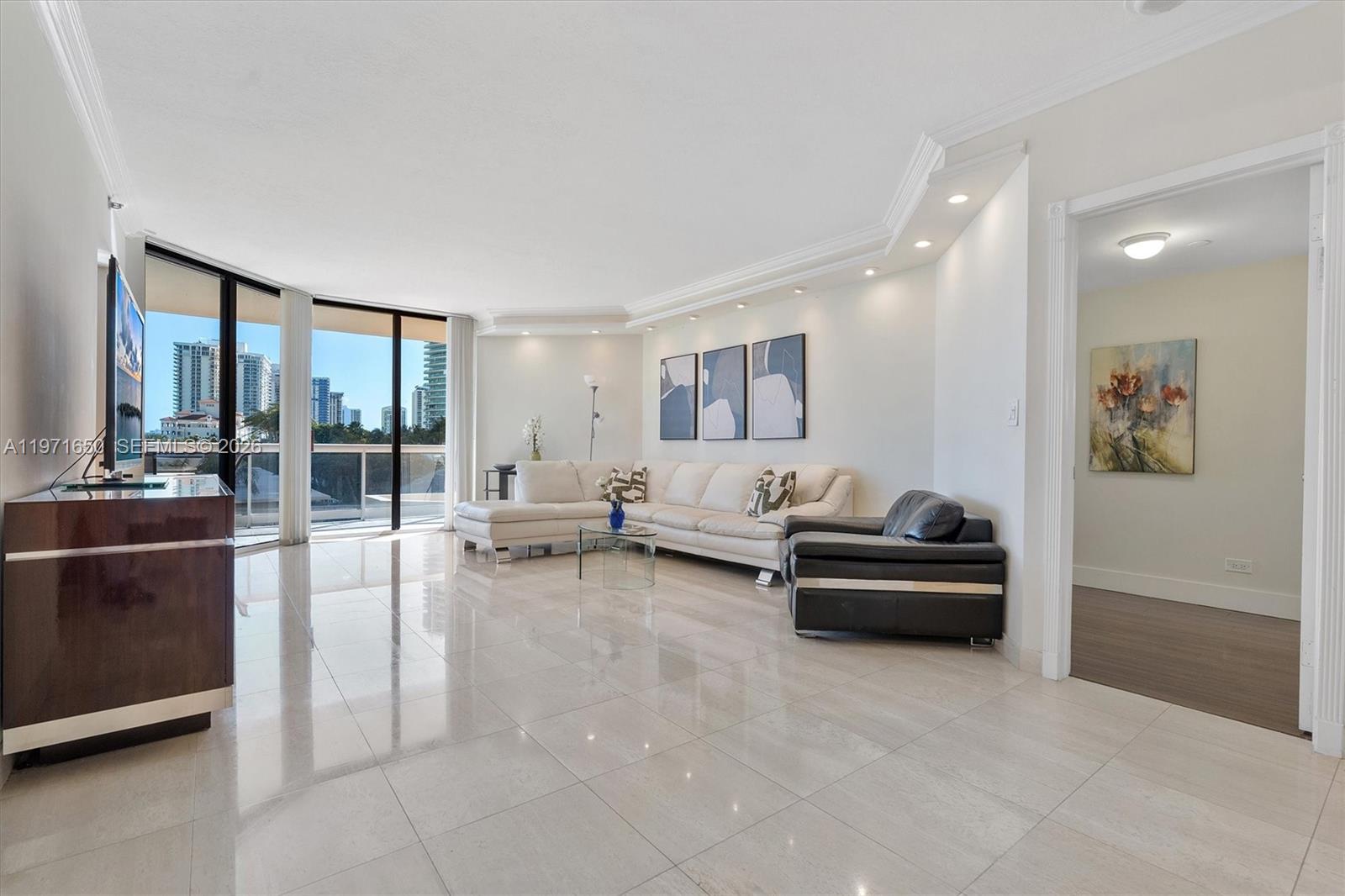20191 E Country Club Drive 510 Property Photo 4
