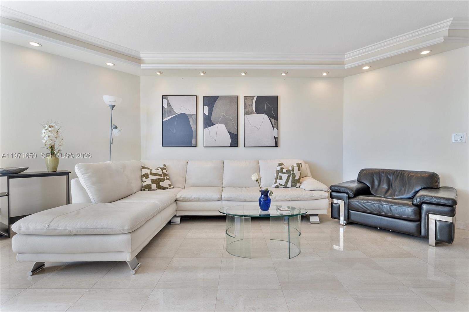 20191 E Country Club Drive 510 Property Photo 6