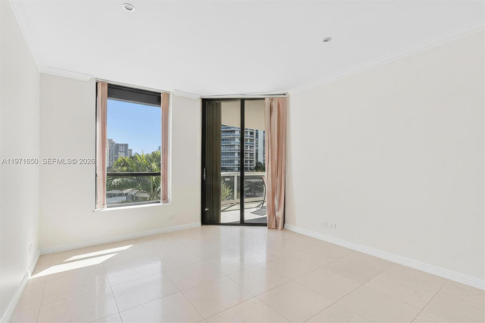 20191 E Country Club Drive 510 Property Photo 18