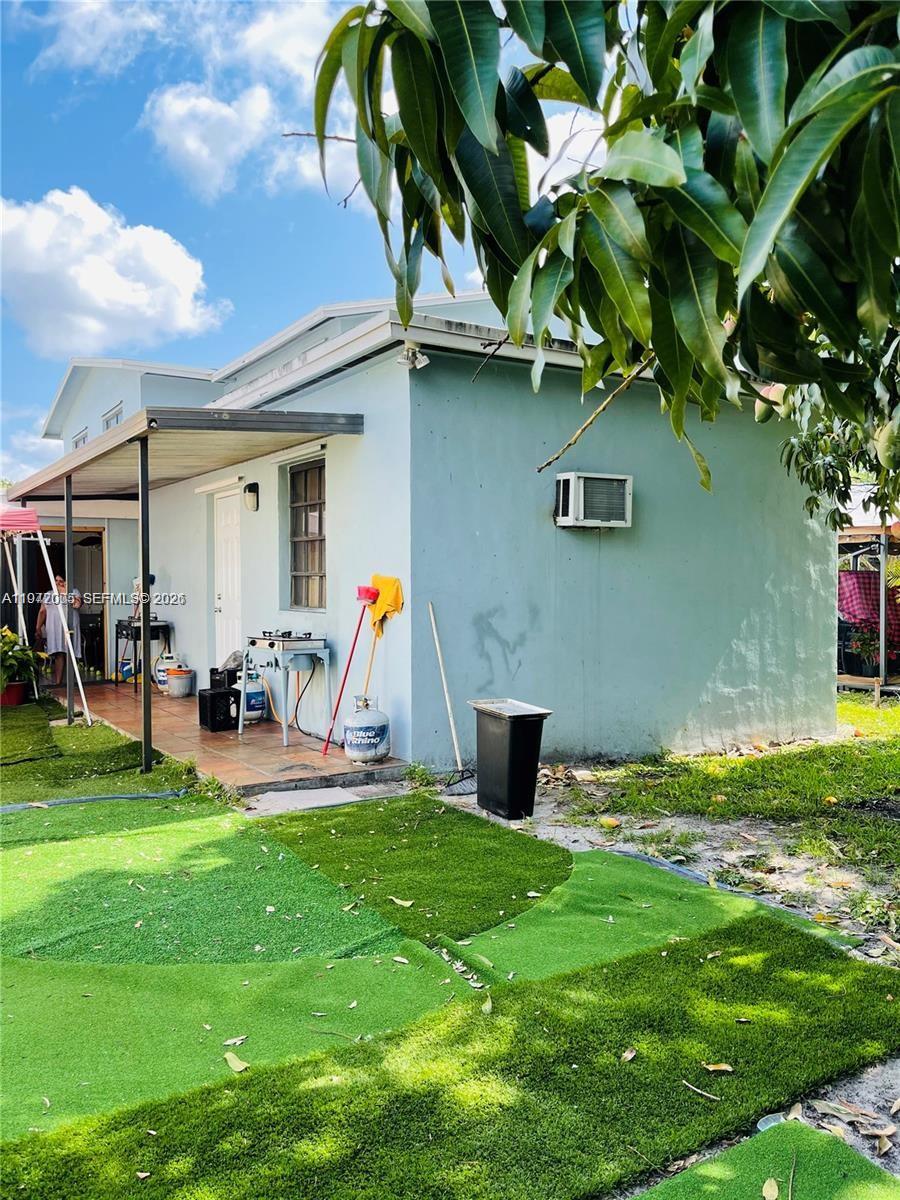 952 E 19th Street Property Photo 12