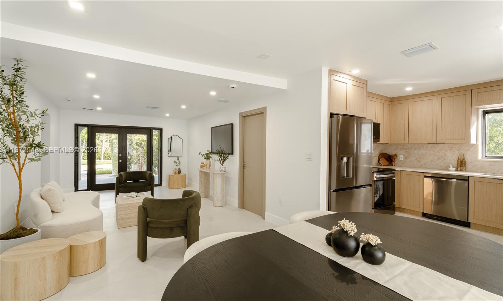 1221 Biarritz Drive Property Photo 5