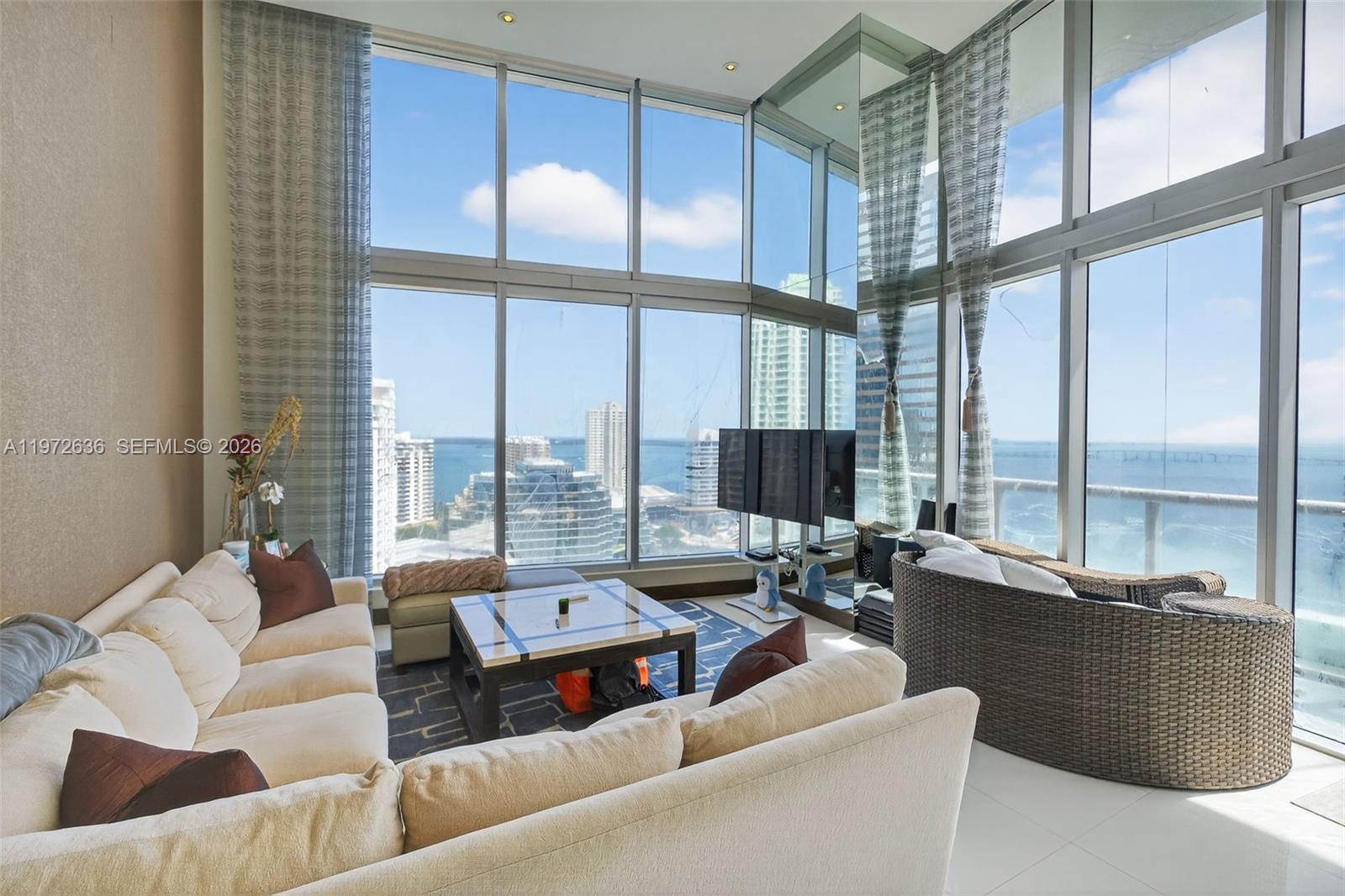 495 Brickell Avenue 2201 Property Photo 3