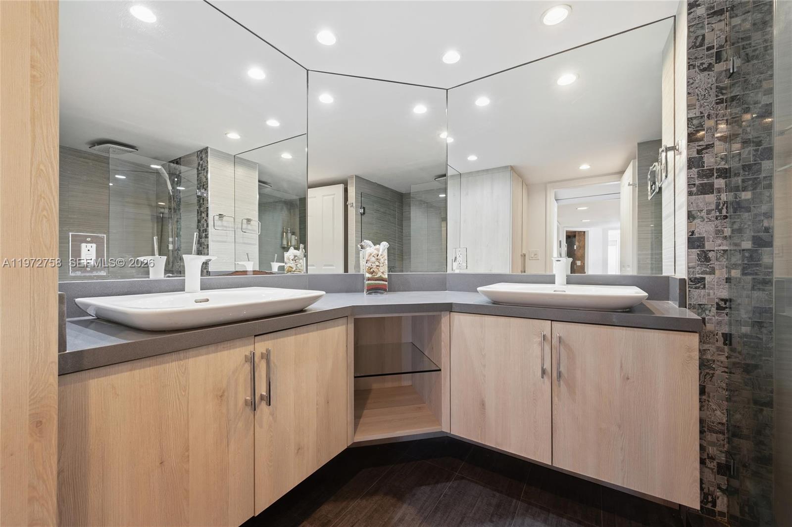 2200 S Ocean Lane 3009-10 Property Photo 24