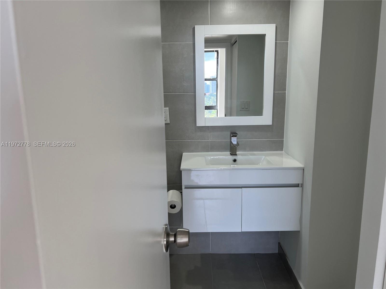 A11972778 Property Photo 16