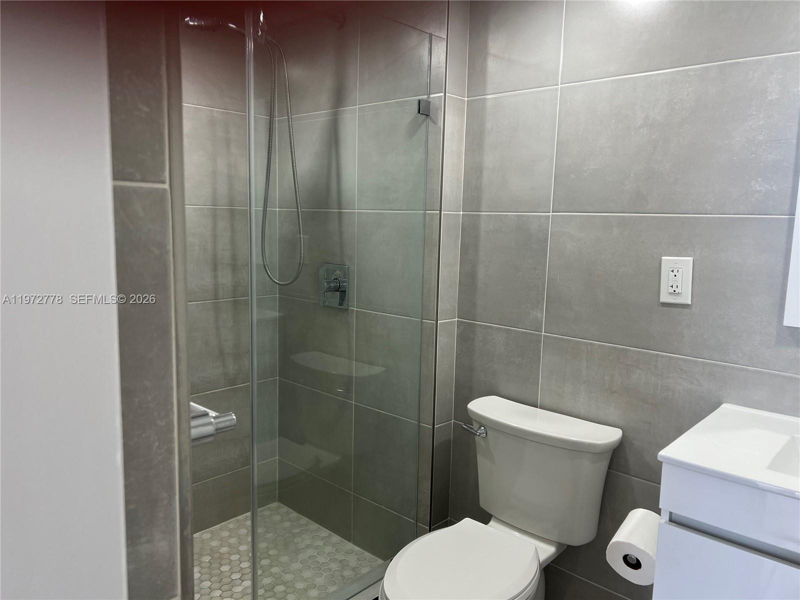 A11972778 Property Photo 18