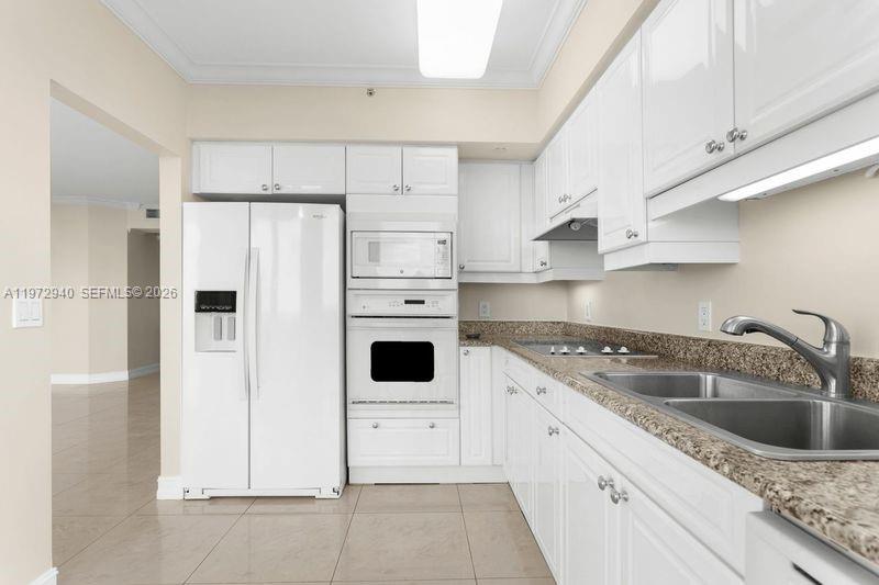4775 Collins Avenue 1006 Property Photo 11